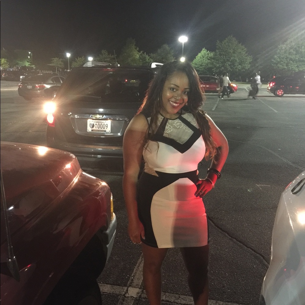 Dress - Picture 3 of 3